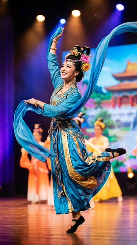 Traditional Chinese Dance - Shen Yun Performance | by idziak