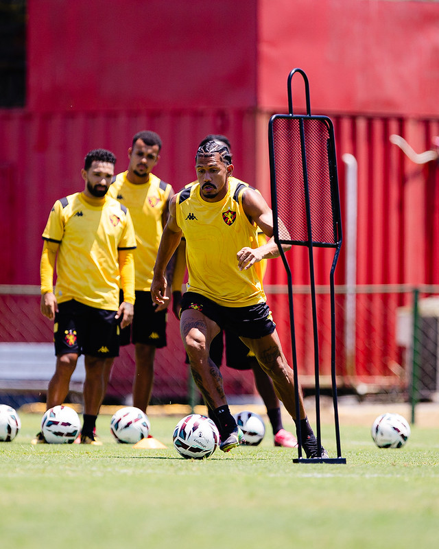 Jogadores do Sport Club do Recife participam de treinamento com o comando do Técnico Mariano Soso no CT do Sport, em Recife (PE), nesta quinta-feira, 29 de Outubro de 2026, como parte da preparação da equipe para a partida contra o Botafogo-SP, válida pela 36ª rodada do Campeonato Brasileiro da Série B. Foto: Paulo Paiva / Sport Club do Recife. Treino CT Sport | 29/10/2026