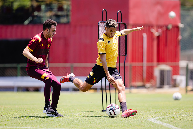Jogadores do Sport Club do Recife participam de treinamento com o comando do Técnico Mariano Soso no CT do Sport, em Recife (PE), nesta quinta-feira, 29 de Outubro de 2026, como parte da preparação da equipe para a partida contra o Botafogo-SP, válida pela 36ª rodada do Campeonato Brasileiro da Série B. Foto: Paulo Paiva / Sport Club do Recife. Treino CT Sport | 29/10/2026