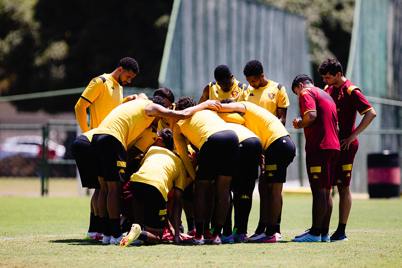 Jogadores do Sport Club do Recife participam de treinamento com o comando do Técnico Mariano Soso no CT do Sport, em Recife (PE), nesta quinta-feira, 29 de Outubro de 2026, como parte da preparação da equipe para a partida contra o Botafogo-SP, válida pela 36ª rodada do Campeonato Brasileiro da Série B. Foto: Paulo Paiva / Sport Club do Recife. Treino CT Sport | 29/10/2026