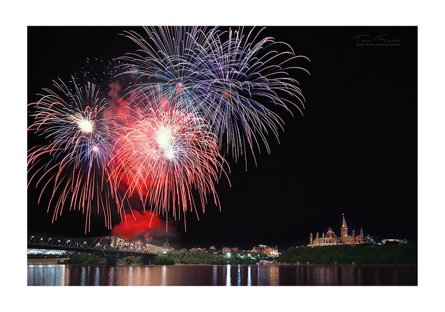 Canada Day Fireworks, Ottawa / Feux d’artifice de la fête du Canada, Ottawa