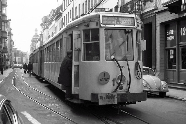 La Bruxelles 1969, big tram - narrow street