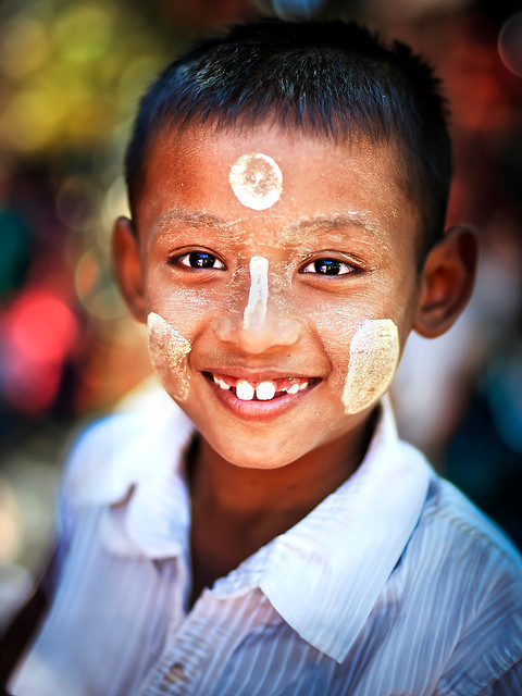 Sparkling eyes - Myanmar (Burma)