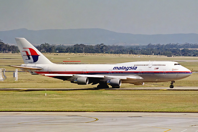 9M-MPH Boeing 747-4H6 Malaysia Airlines MEL 03JAN99