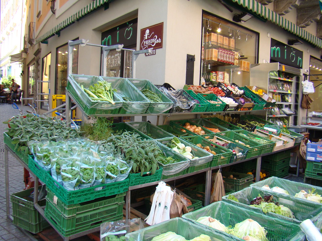 puesto de verduras del Mercado de Lugano Suiza 01
