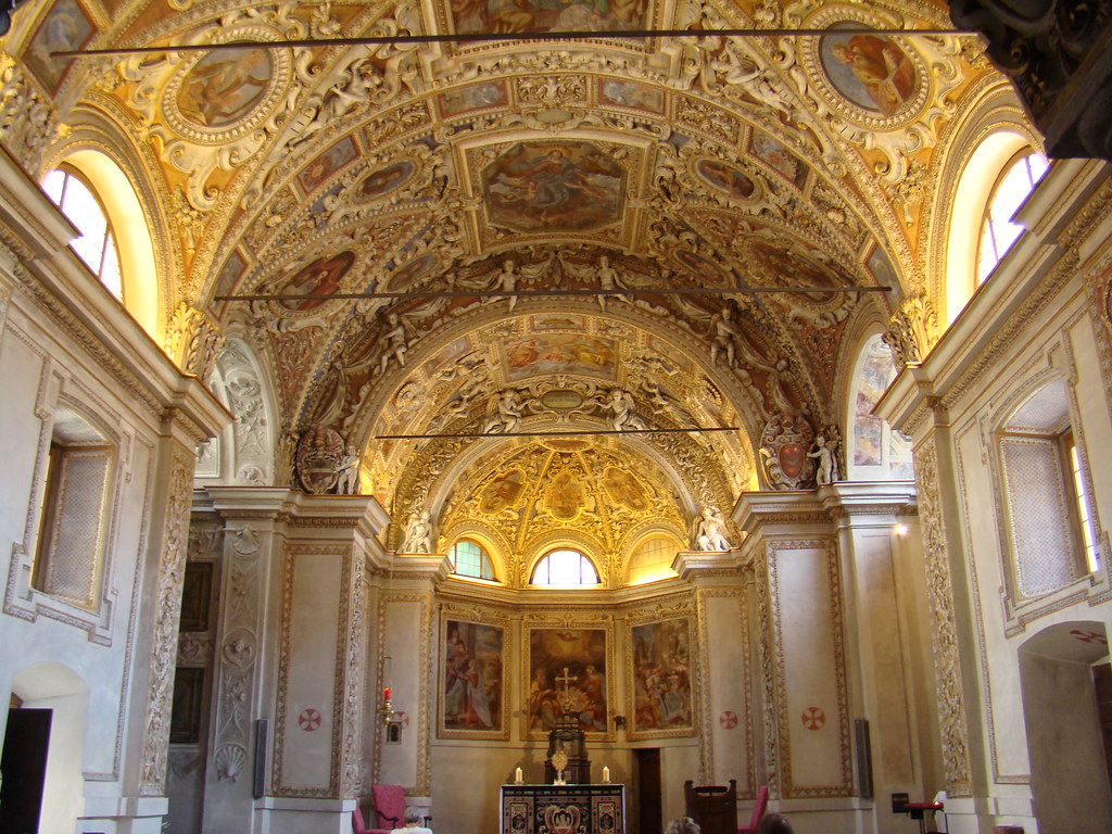 altar mayor y pintura bóveda techo nave central interior Iglesia Santa Maria de la Asunción Locarno Suiza 12