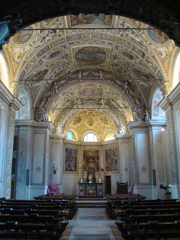 altar mayor y pintura bóveda techo nave central interior Iglesia Santa Maria de la Asunción Locarno Suiza 10