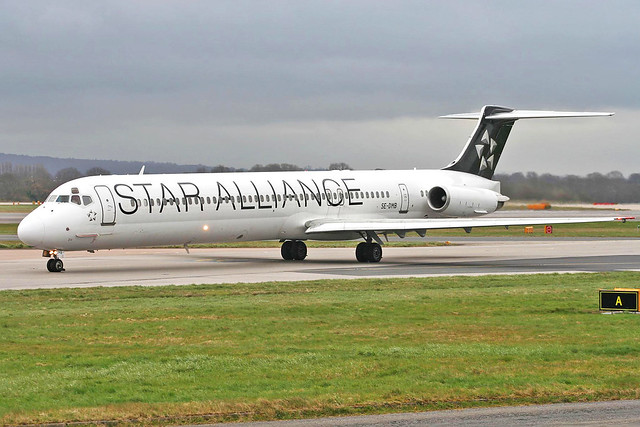SE-DMB McDonnell Douglas MD-81 SAS Scandinavian Airlines (Star Alliance) MAN 12APR06