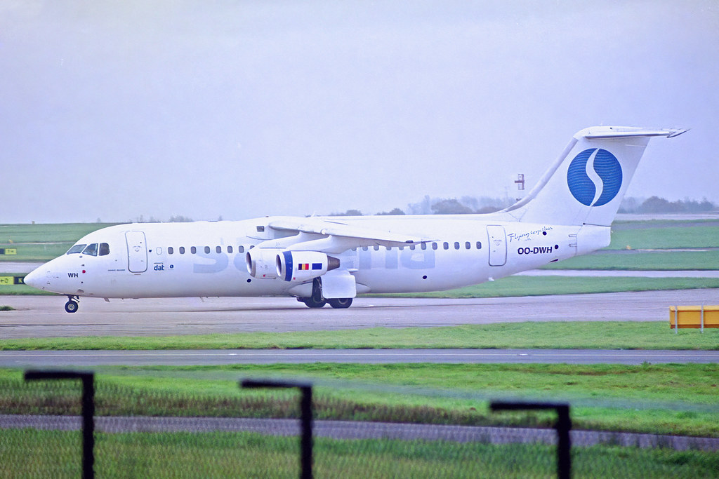 OO-DWH 2 British Aerospace (Avro) BAe 146-RJ100 DAT Delta Air Transport ...