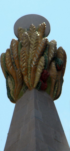 escultura trigo y hostia en vértices exterior templo de la Sagrada Familia Barcelona 14