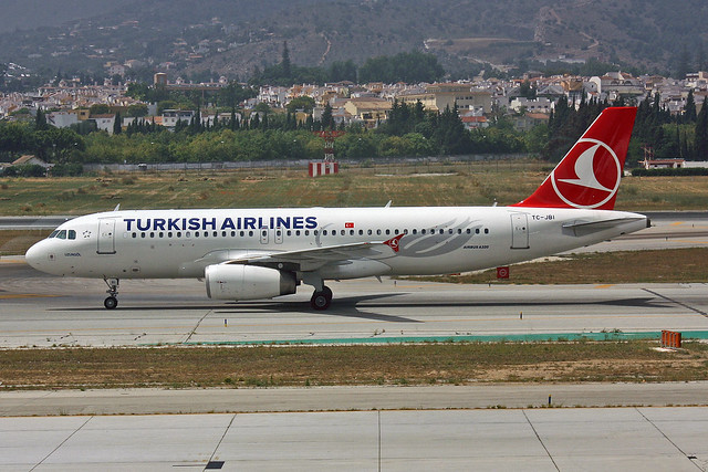 TC-JBI Airbus A.320-232 THY Turkish Airlines Named Uzungöl  AGP 05-06-12