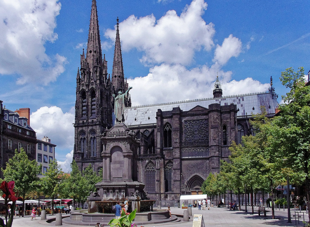 Clermont-Ferrand (Puy-de-Dôme) - Cathédrale Notre-Dame-de-… | Flickr