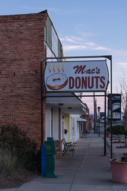 Mac's Donuts