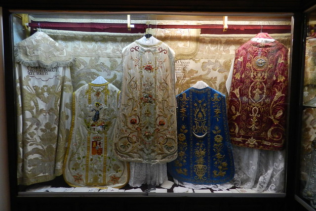 casulla vestido sacerdotal Museo eclesiastico en la catedral de Baeza Jaen 11