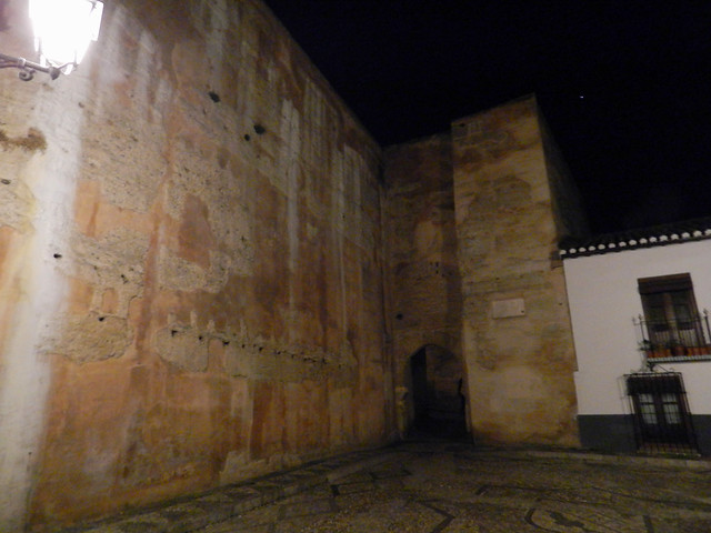 Puerta de las Pesas, puerta Nueva o del ensanche, Bab-al-Ziyada de noche barrio Albaicín Granada 13