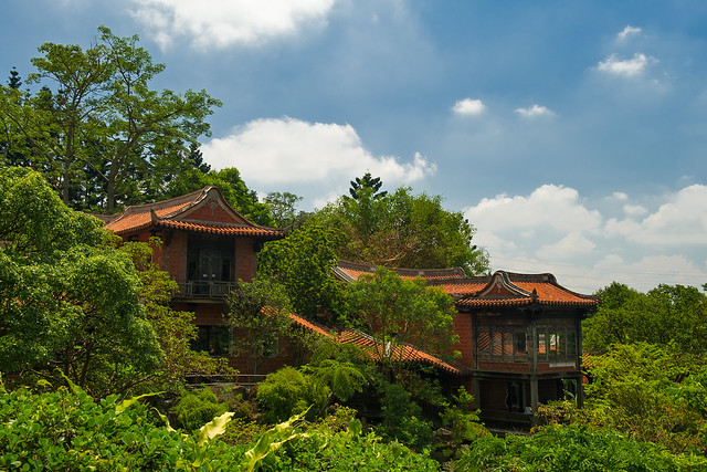 Elegant Fujian-style architecture and Jiangnan style garden