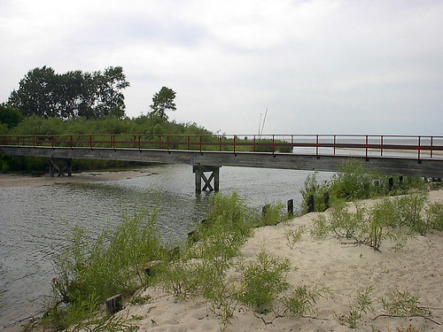 Grand Beach, Lake Winnipeg, Manitoba (380185) by Bob Linsdell, Grand Beach, Lake Winnipeg, Manitoba, Canadaarchitecture bridge can canada grandbeach lake lakewinni