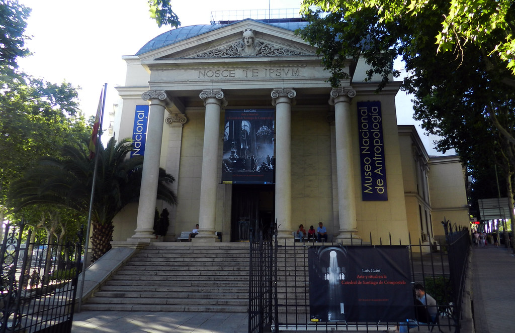 edificio portada principal entrada al Museo Nacional de Antropologia Madrid