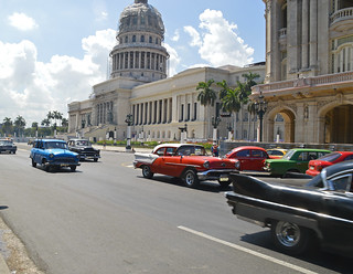 El Capitolio and Classic Cars