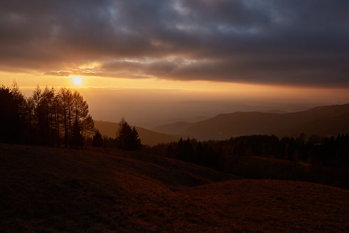 Tramonto by paolo-p, Monte Joanaz, 14 dicembre 2016montagna mountain alberi trees nuvole clouds sole sun tramonti sunsets