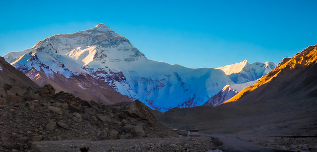 Top 20 most naturally beautiful places in the world - Mount Everest: The Majestic Peak - A Marvel of Natural Beauty