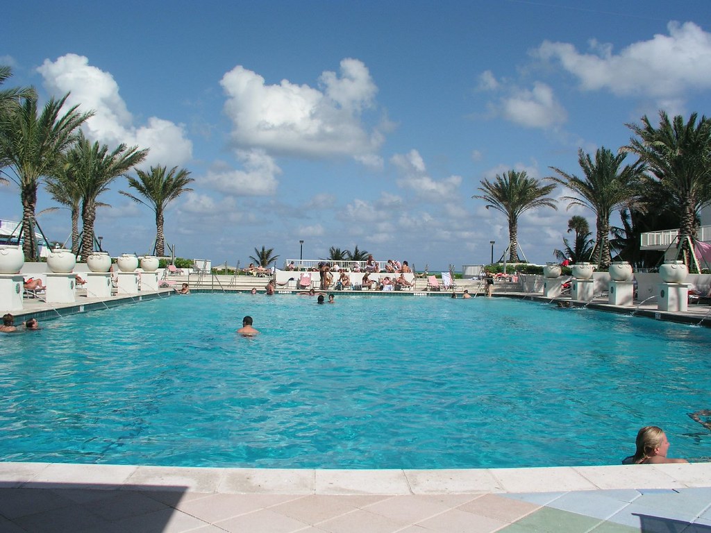 Pool Eden Roc Miami Florida | beautiful, large pool | Flickr