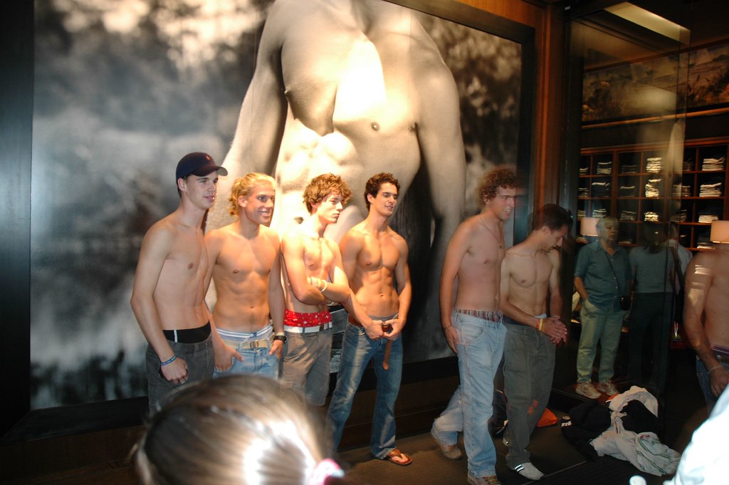 Abercrombie \u0026 Fitch, shop entrance in 
