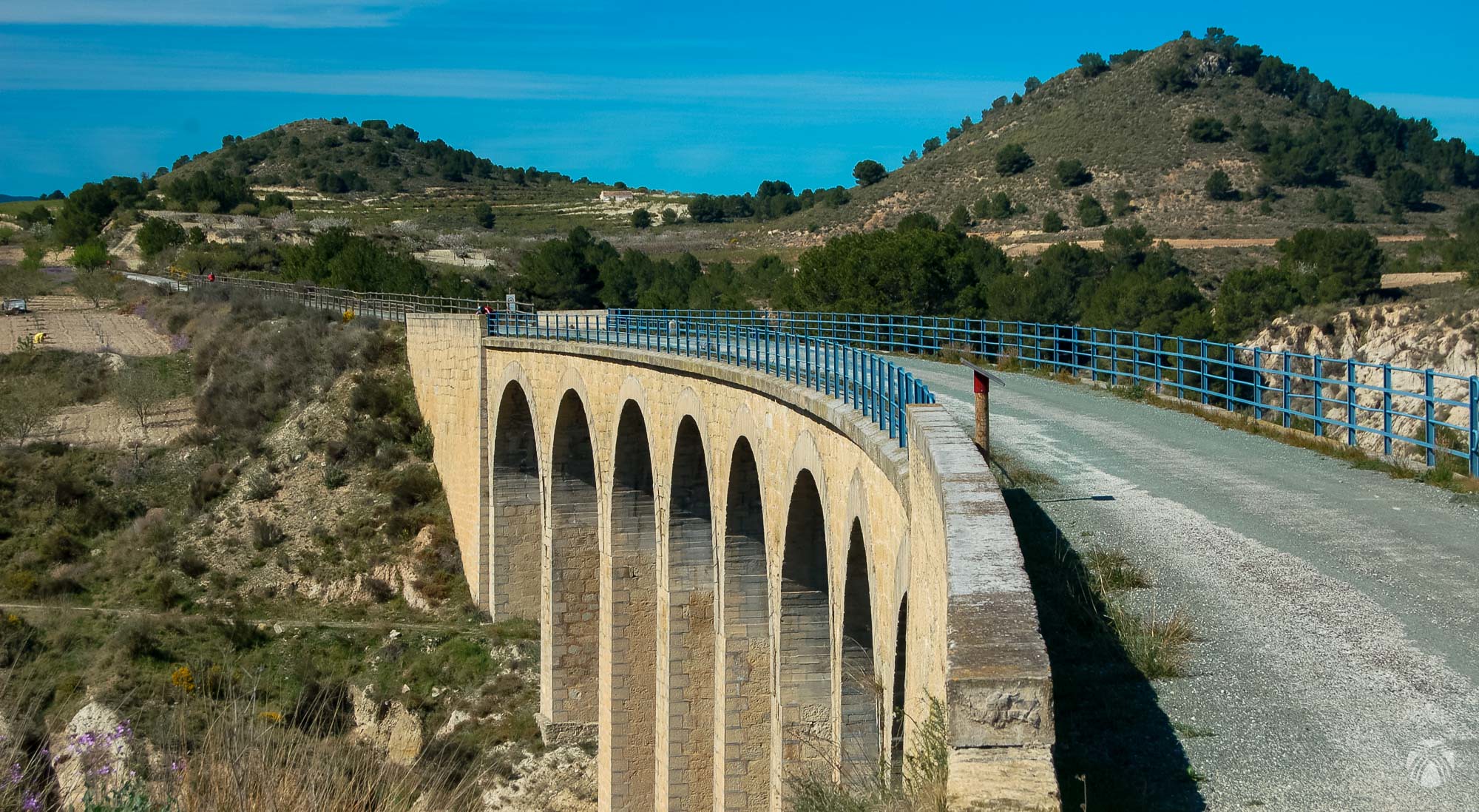 Viaducto sobre el río Mula