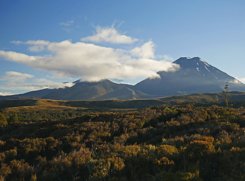 tongariroalpinecrossing tongariro national park newzealand nz landscape nature volcano mt ngauruhoe skotel whakapapa view vista aotearoa