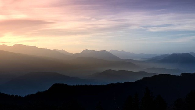 Early morning #landscape #mountains #rawcode #Broforce #randonnee #hiking #montagnes #rhonealpes #chamechaude #france #fujixfrance #fujifilm #mirrorless #sunrise #main #morning
