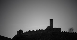 mr. moon above castelgrande