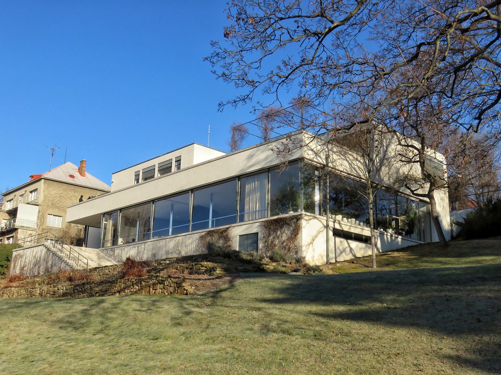 Villa Tugendhat: A large white buildng with huge-wall windows along the side. 