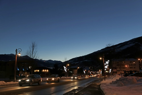 Avenue du Stade - Bourg-Saint-Maurice (France) by Meteorry, <b>Avenue du Stade [D1090]</b> 21/01/2017 17h59
Just before or just after sunset on the Avenue du St