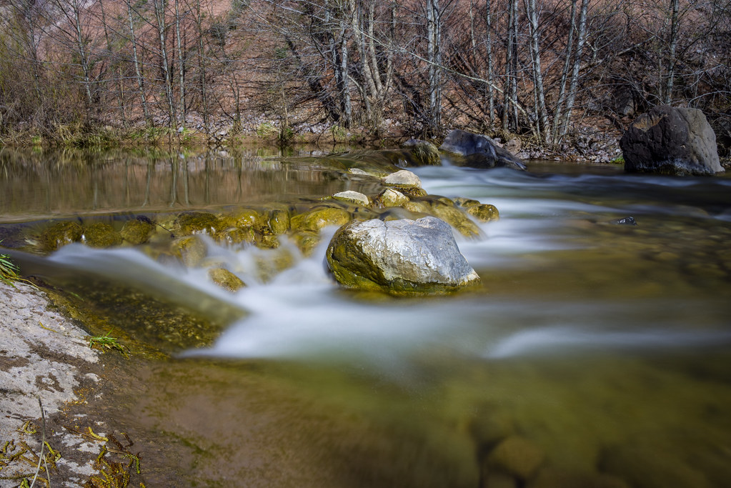 Mazatzal on Fossil Creek (33040473632) — The Mazatzal site on Fossil Creek Wild and Scenic River is a fun, family adventure site with a great swimming hole with striking canyon views. The short (0.2 miles) trail to the creek is smooth and well traveled, offering an easy kid-friend