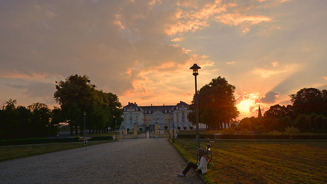 Sonnenuntergang am Schloss