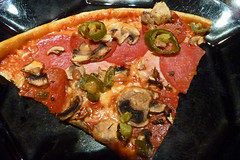 Joey's Pizza 'Lucca' (Salami, Pilze, Schinken)