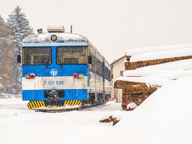 7121 030, empty passenger train, Zabok, 04.01.2016.