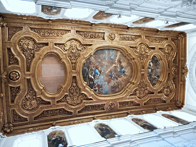 Wooden and gilded ceiling (1701) by Sabbato Daniele on plan by Antonio Guidetti - Paintings (1701) signed by Nicola Malinconico (Naples 1663-Naples 1726) - Donnalbina Church in Naples