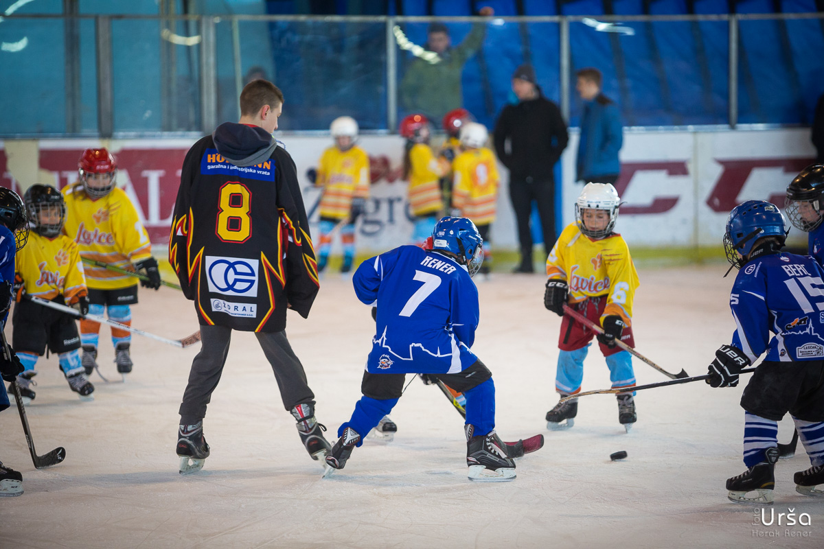 13. odprto prvenstvo Zagreba v hokeju na ledu U8 in U10 (1.dan)