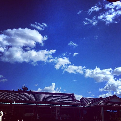 Clouds ⛅️   #clouds  #sky  #shrine  #temple  #blue  #雲 #空  #view  #niceview  #chiba  #garden  #JAPAN  #japanese   #japantrip  #japantravel  #travel #traditional  #神社仏閣 | by Kazumi（かづみ）