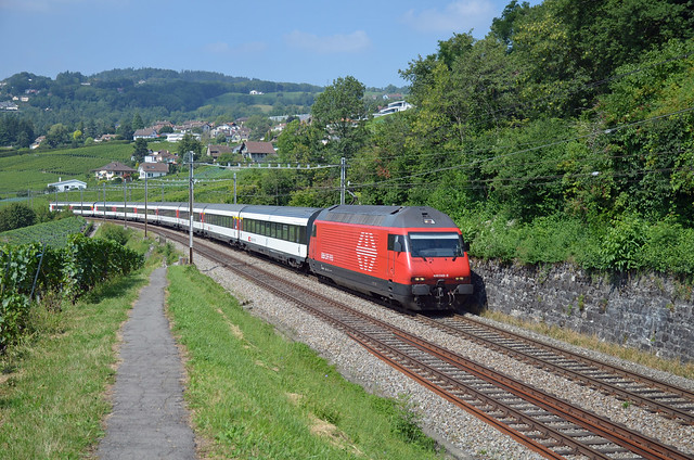 Re 460045-8 + IR 2531 (Genève Aéroport 14:06 - Luzern 17:00) at Bossière on 29 August 2013