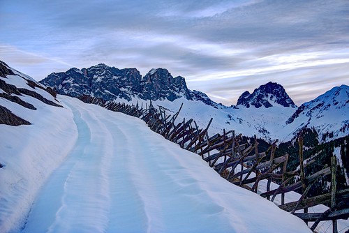 schuders switzerland mountain fence woodfence alps snow day dawn sunrise sky cloud cloudy outdoor graubünden grisons landscape 3xp raw nex6 photomatix selp1650 hdr qualityhdr qualityhdrphotography fav200
