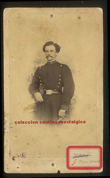 el joven oficial   Juan José San Martín Penrose, no he visto esta imagen en otro lado, creo que es un buen hallazgo