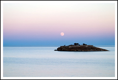 sunset sea moon water geotagged island greek fort greece moonrise venetian remains poros chrishawkins kalavria geo:lat=37490047 geo:lon=23475294