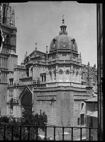 Catedral de Toledo hacia 1920. Fotografía de Enrique Guinea Maquíbar © Archivo Municipal de Vitoria-Gasteiz