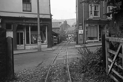 RD9336a (1963/07 - 8).  Church Street Level Crossing, Welshpool.