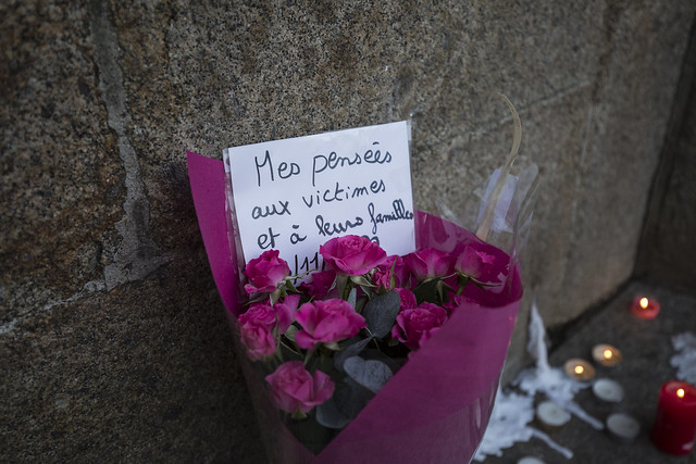 Rennes : Premier rassemblement d’hommage aux victimes de l’attentat de Paris.