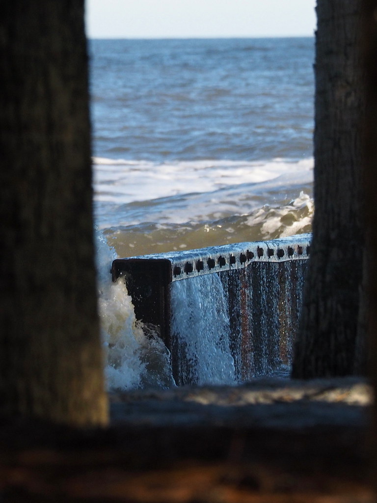 Window on Waves | OLYMPUS DIGITAL CAMERA | carlinsc | Flickr