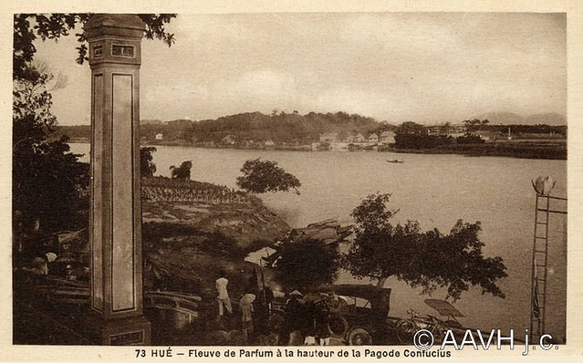 AP1159-Sallet - Hué, vers 1930 – La Rivière des Parfums vue de la pagode Confucius