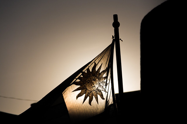 Bandeira ao Sol na Fronteira